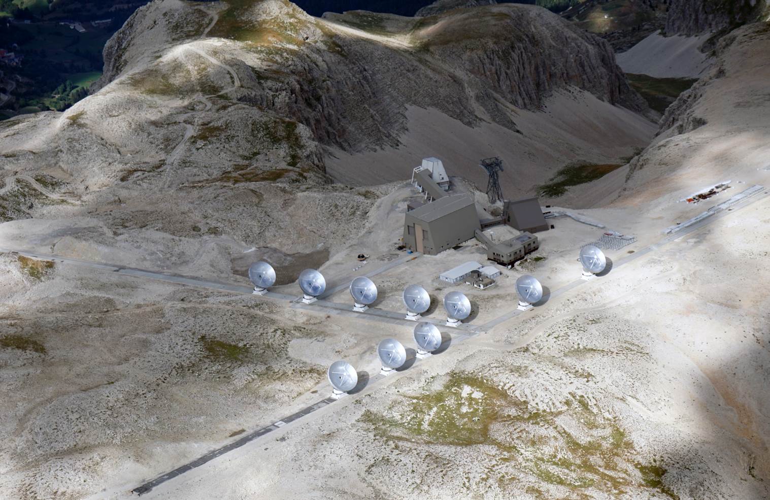 0820 171924 JLS05444 K1 b