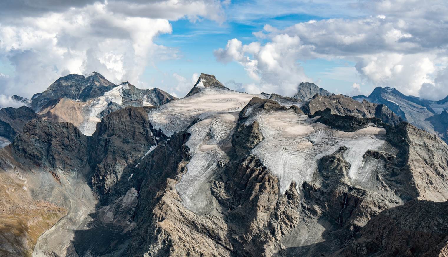 0829 JA 171854 JLS8184 br aus links Uia di Ciamarella 3676 m K1